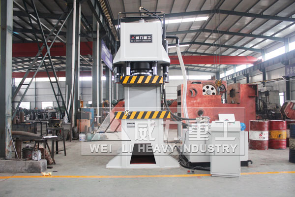 200噸三梁四柱液壓機(jī)(YW32-200T)小型液壓機(jī)