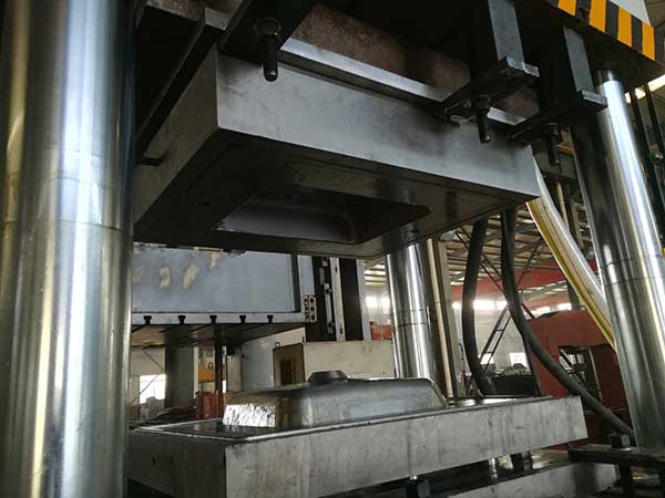 315噸灰斗車(chē)液壓機(jī)模板